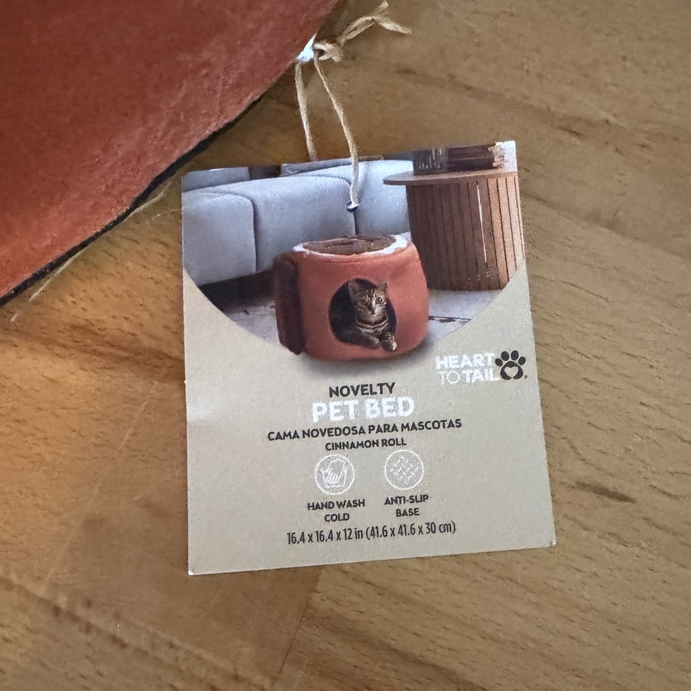 NWT Swiss Roll Pet Bed - Picture 6 of 6